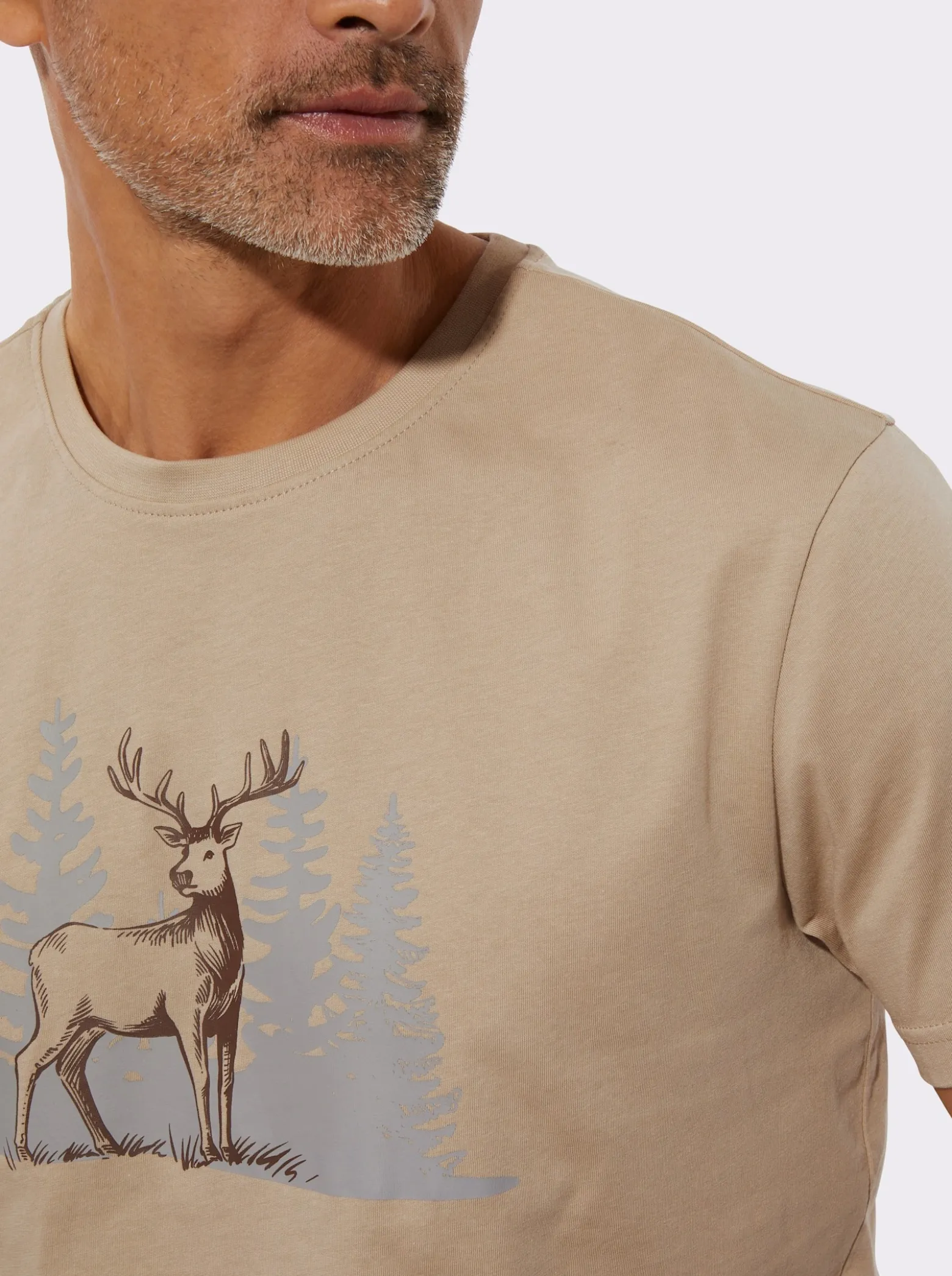 Kurzarmshirt mit platziertem Hirsch-Druck