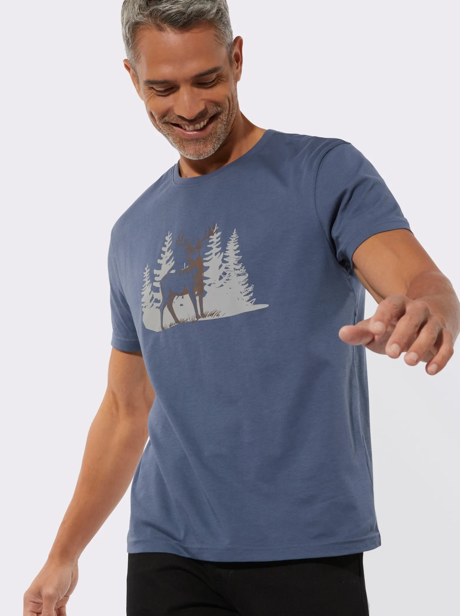 Kurzarmshirt mit platziertem Hirsch-Druck