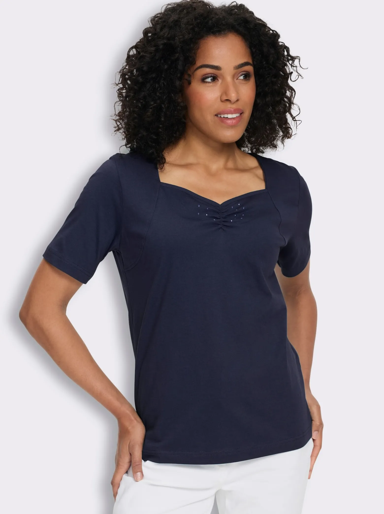 Kurzarmshirt mit Raffung am Ausschnitt