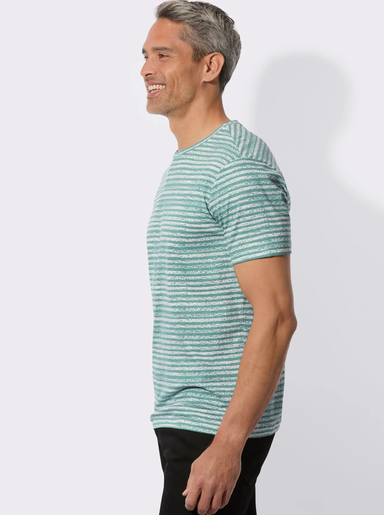 Kurzarmshirt mit Ringel-Muster allover