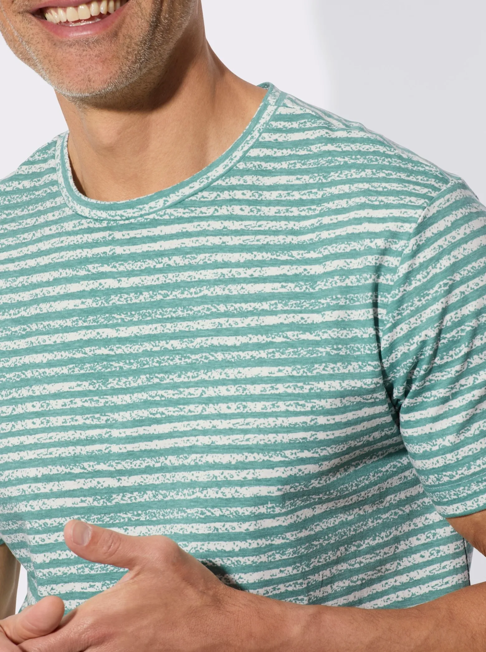 Kurzarmshirt mit Ringel-Muster allover