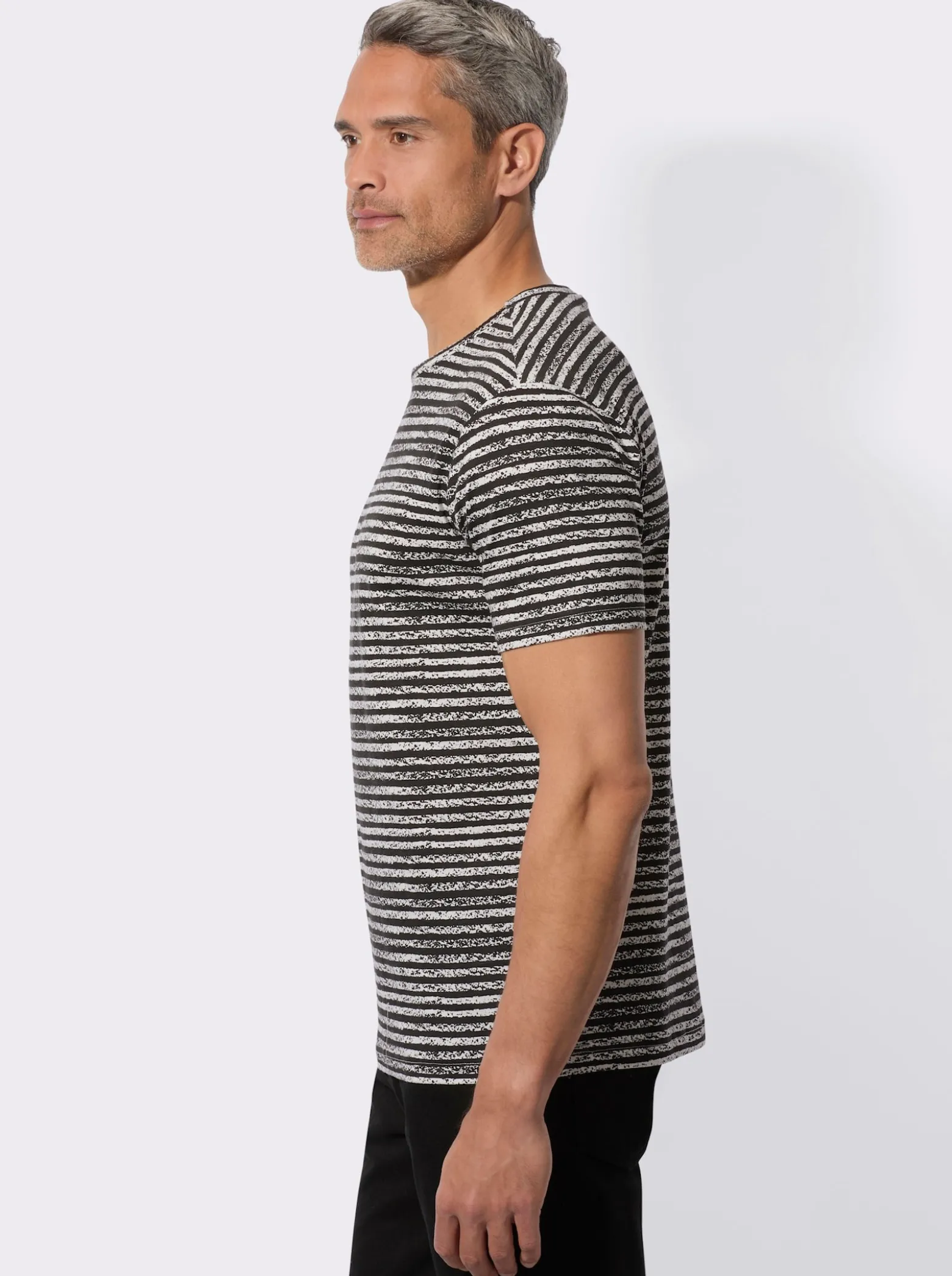 Kurzarmshirt mit Ringel-Muster allover