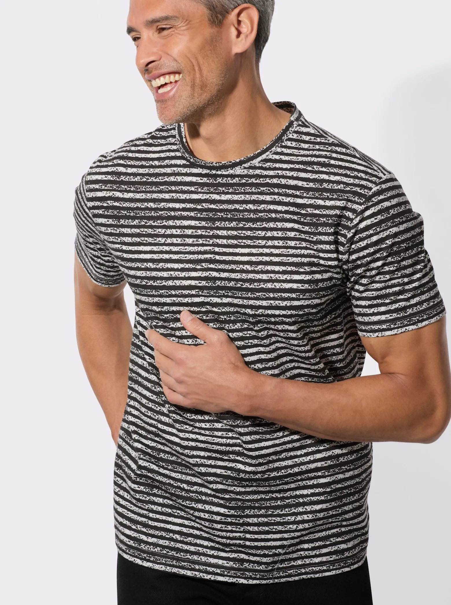 Kurzarmshirt mit Ringel-Muster allover