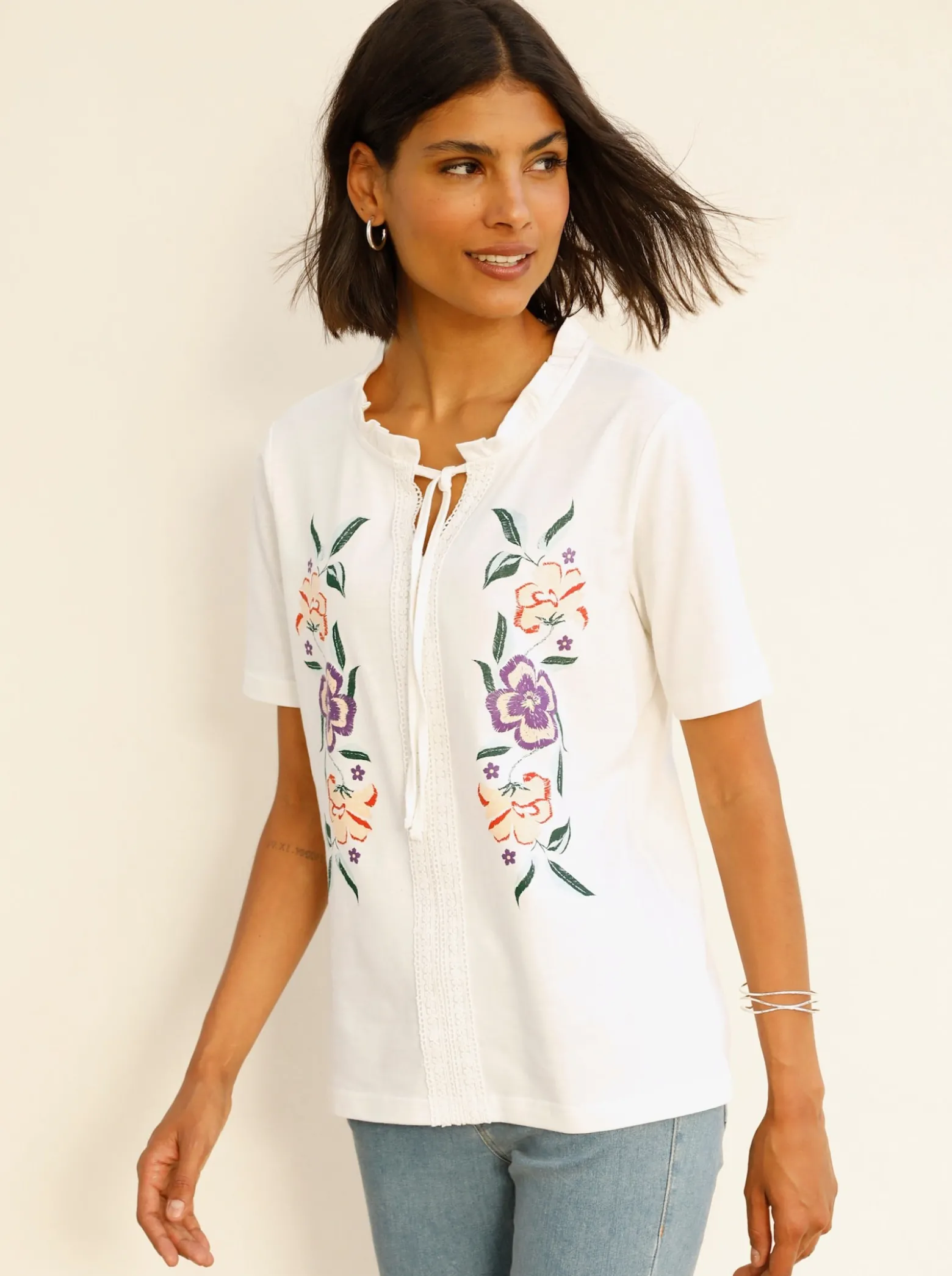 Kurzarmshirt mit Rüschen