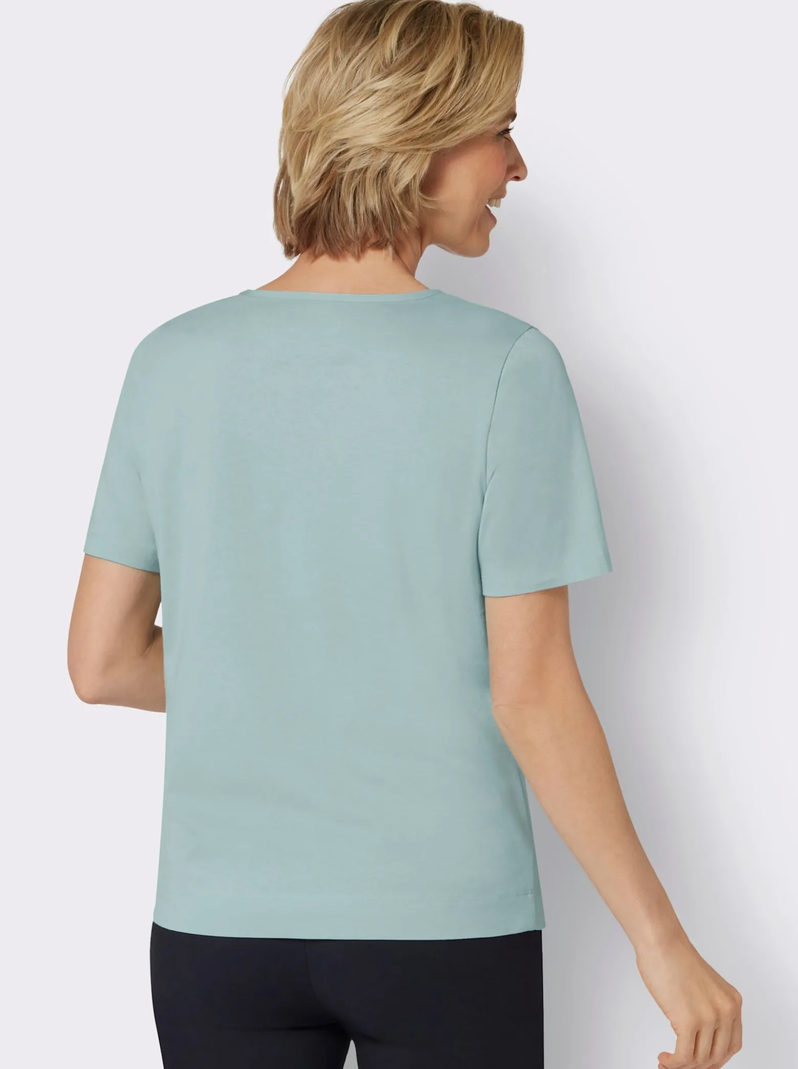 Kurzarmshirt mit Satin-Paspel am Ausschnitt
