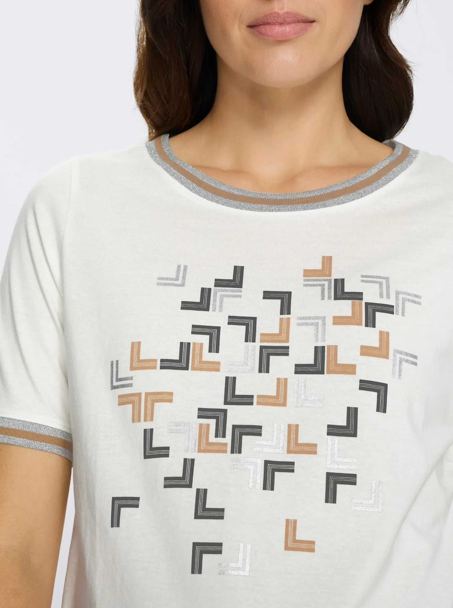 Kurzarmshirt mit silberfarbigem Foliendruck