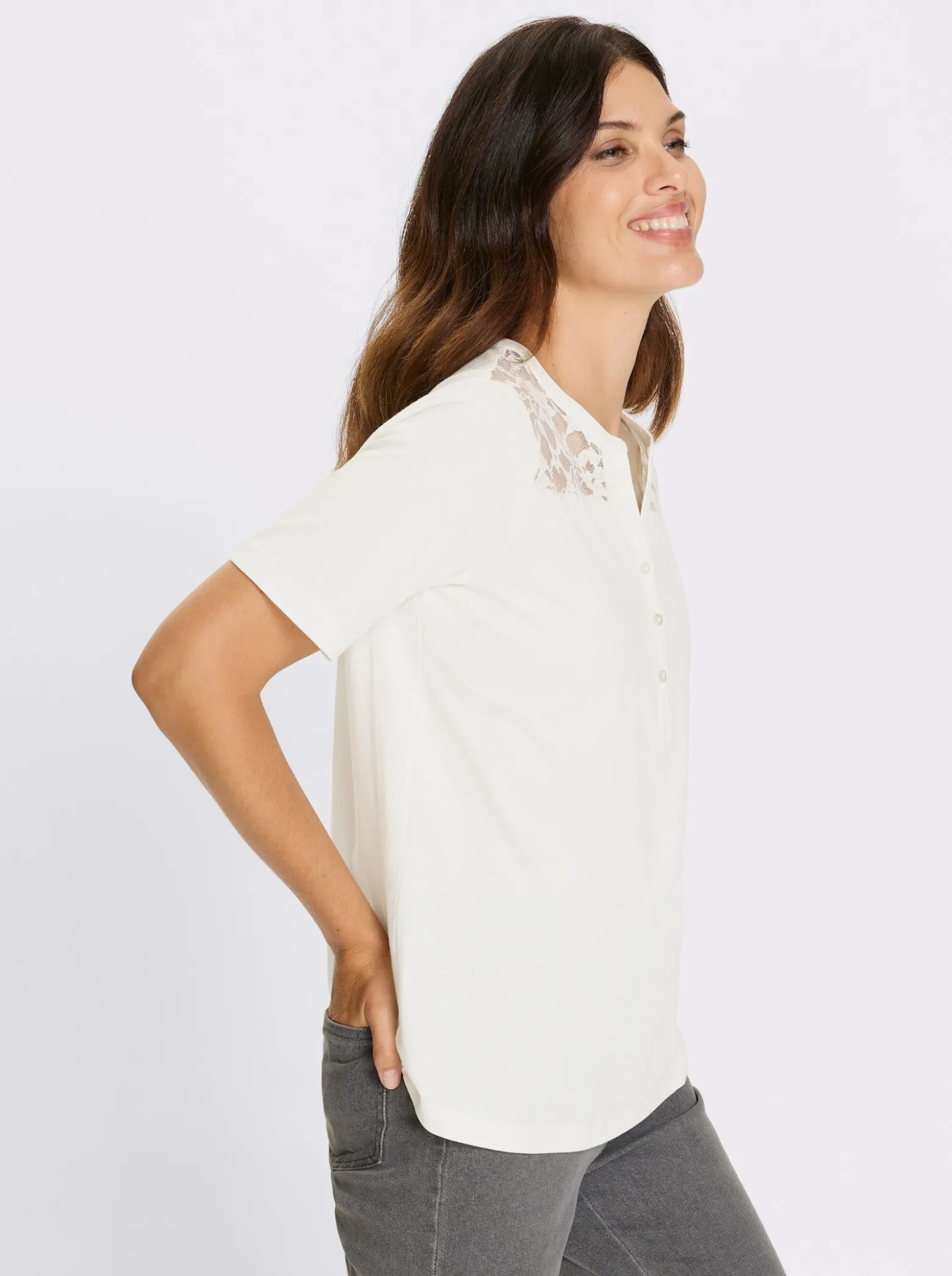 Kurzarmshirt mit Spitzen-Einsatz
