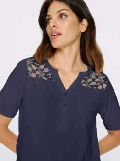 Kurzarmshirt mit Spitzen-Einsatz