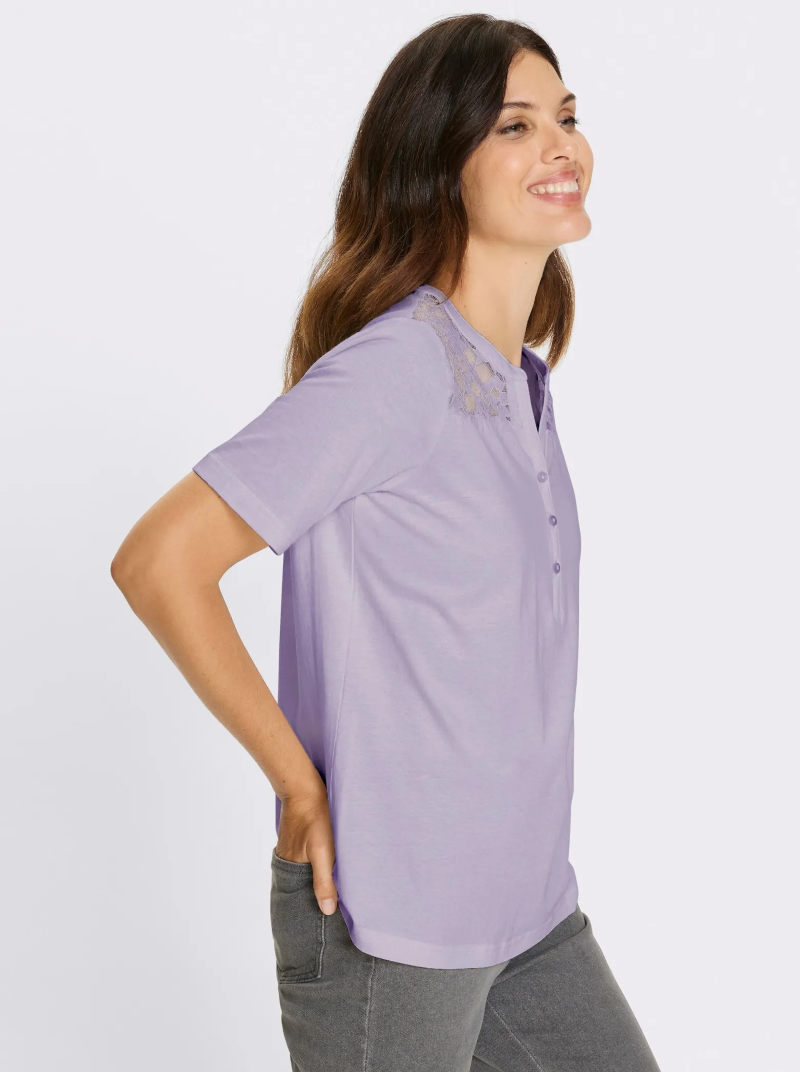 Kurzarmshirt mit Spitzen-Einsatz