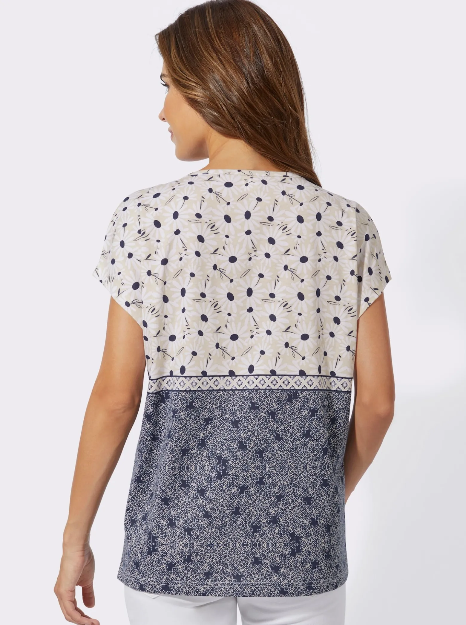 Kurzarmshirt mit Tropfen-Ausschnitt