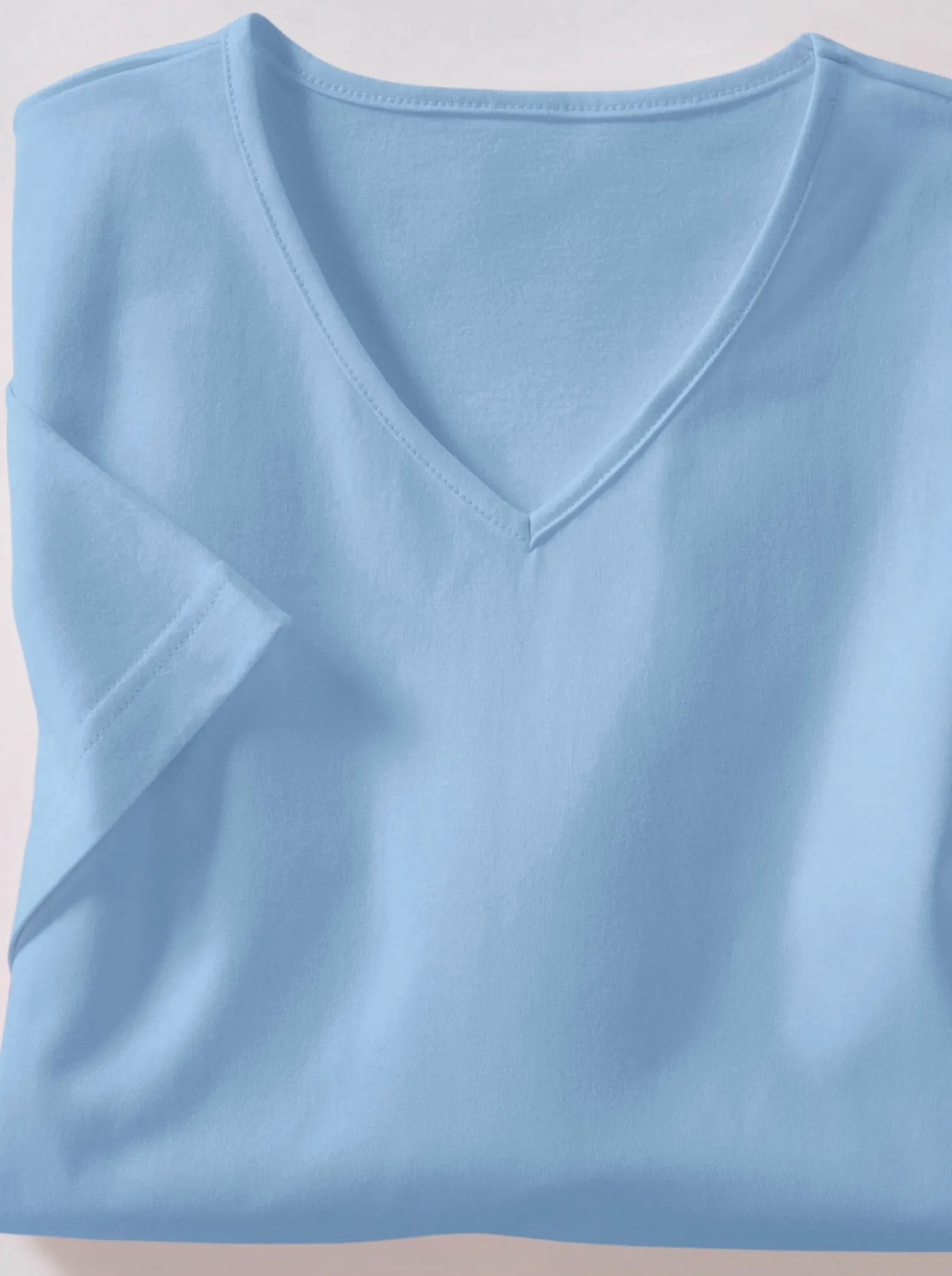 Kurzarmshirt mit V-Ausschnitt
