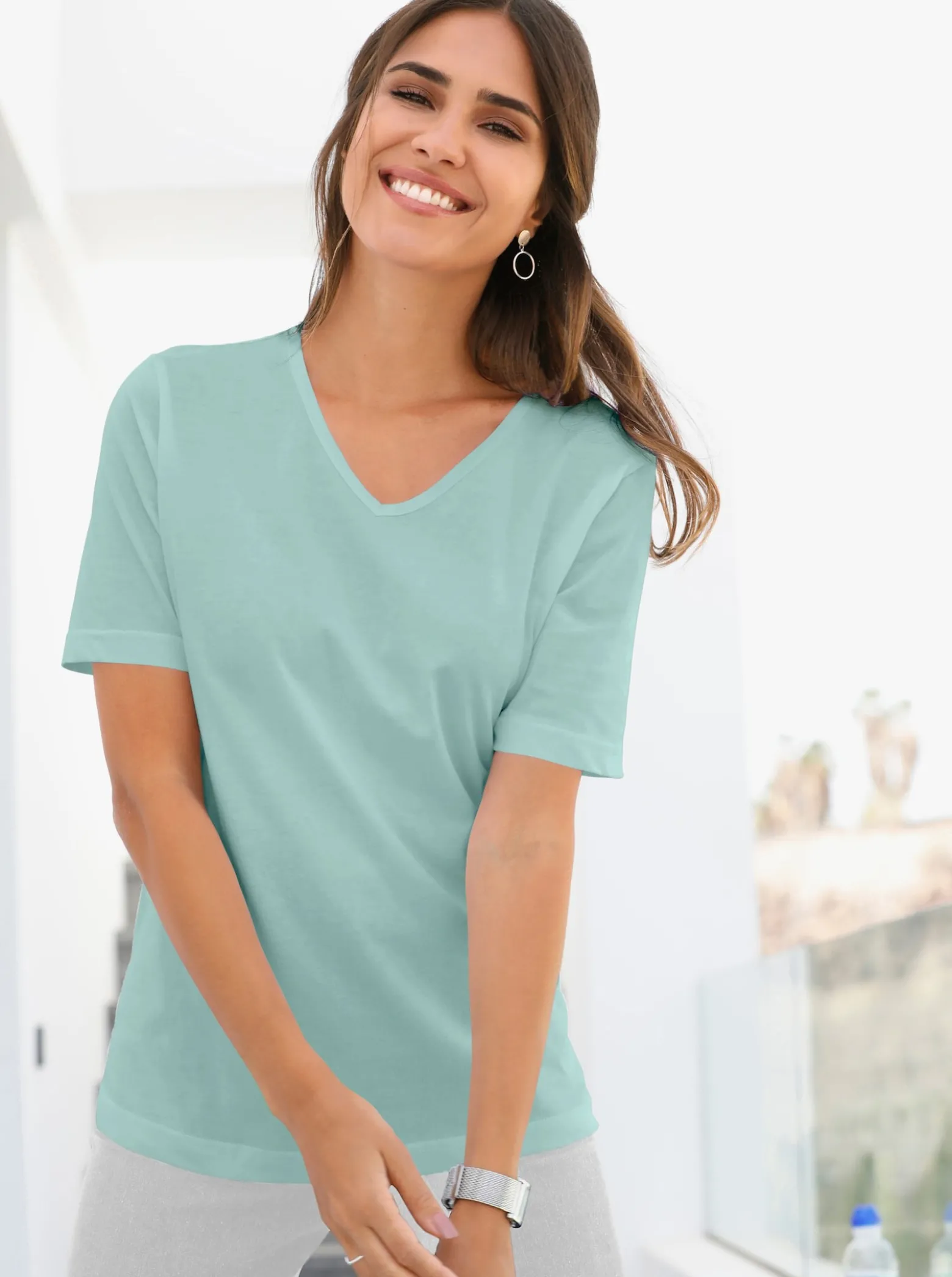 Kurzarmshirt mit V-Ausschnitt
