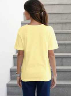 Kurzarmshirt mit V-Ausschnitt