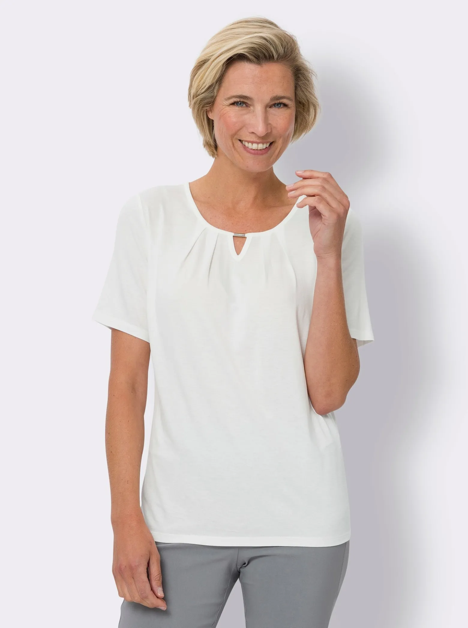 Kurzarmshirt mit Zierschnalle