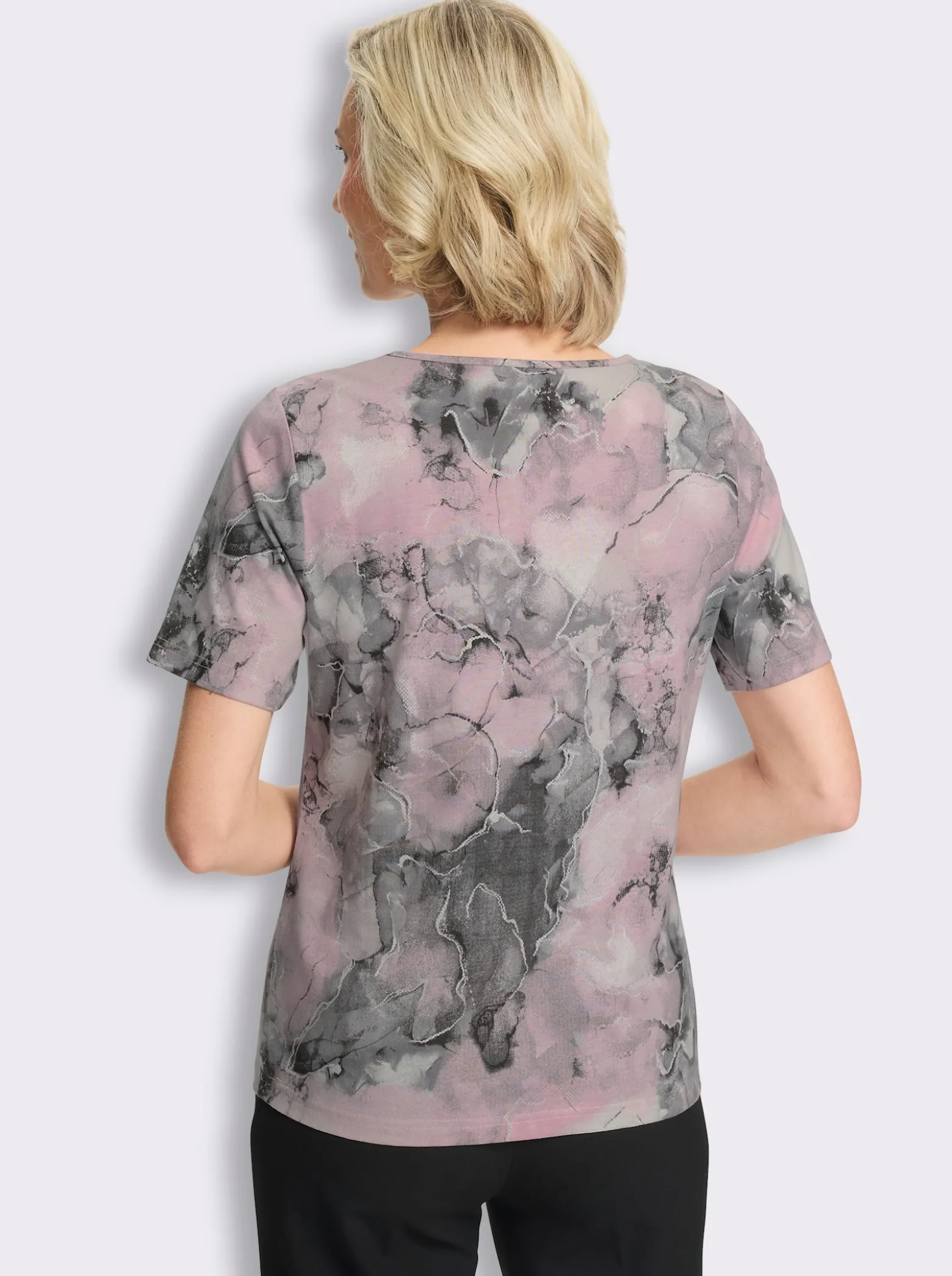 Kurzarmshirt mit Zierspange