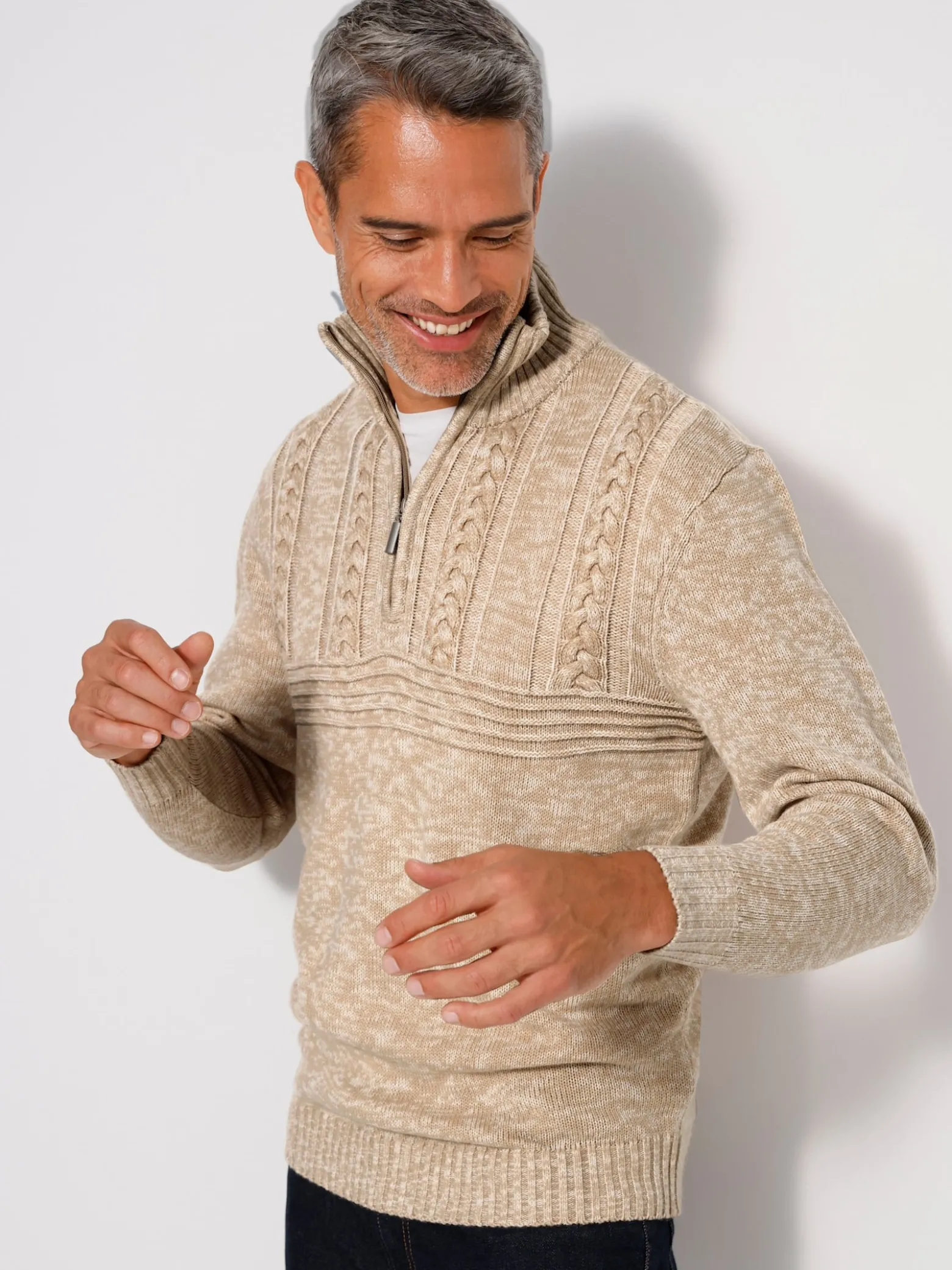 Langarm-Pullover mit platziertem Zopfmuster