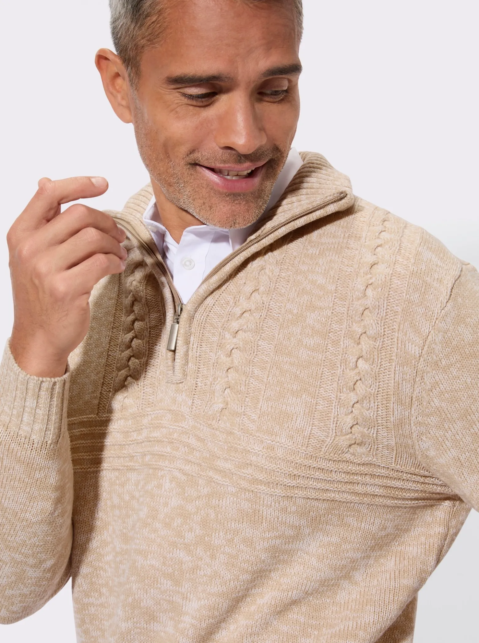 Langarm-Pullover mit platziertem Zopfmuster