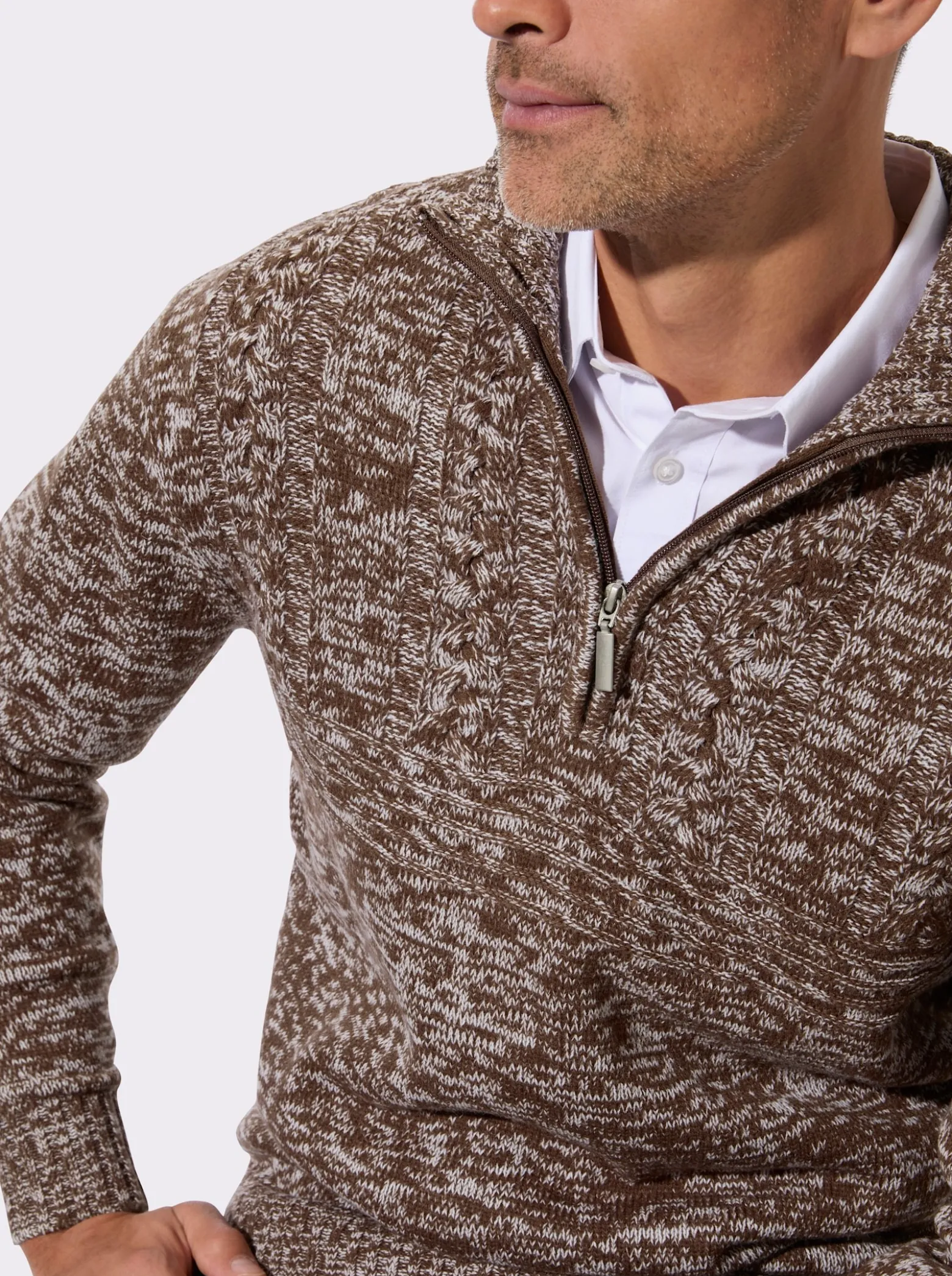 Langarm-Pullover mit platziertem Zopfmuster