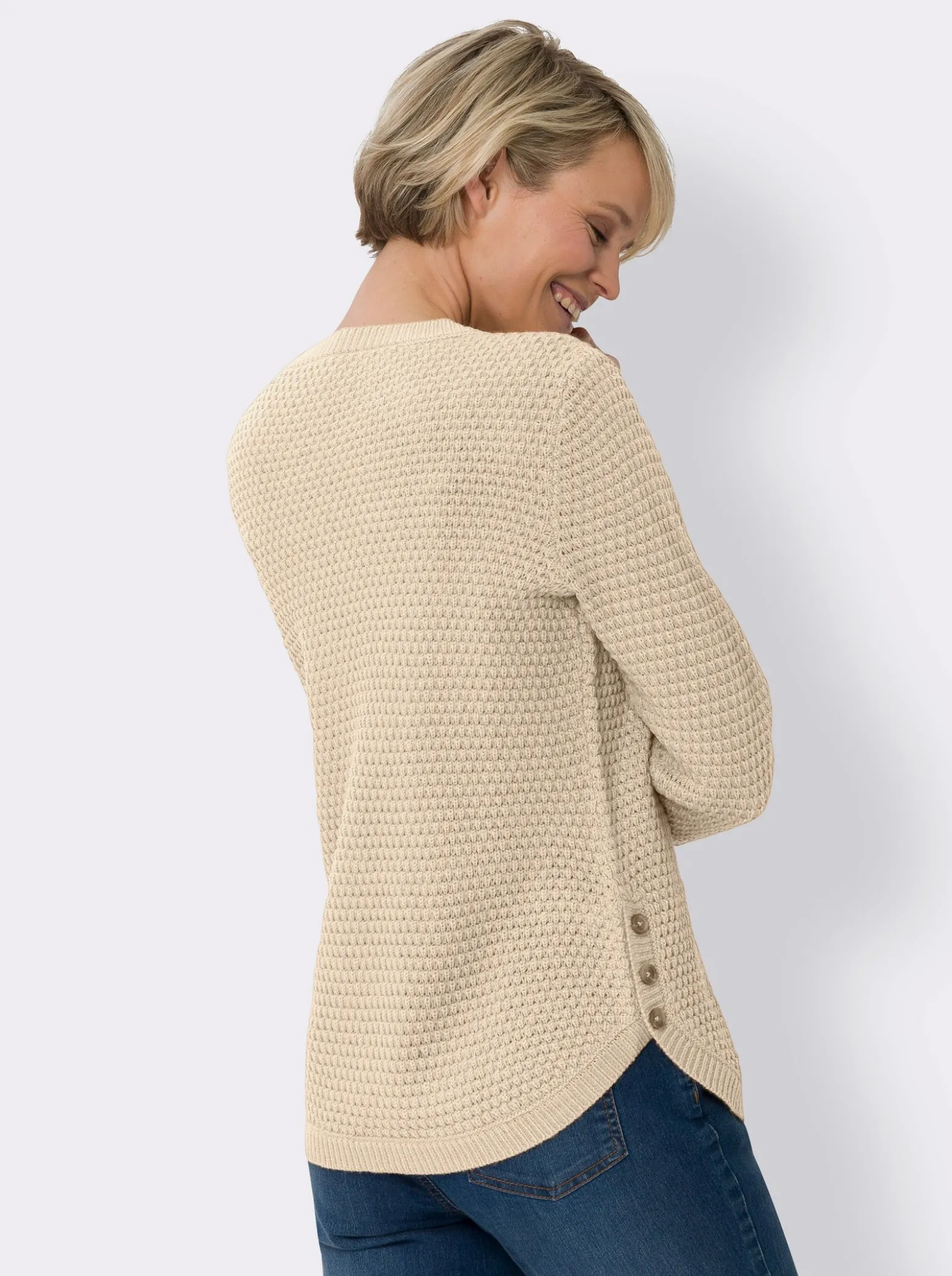 Langarm-Pullover mit Zierknöpfen am Saum