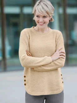 Langarm-Pullover mit Zierknöpfen am Saum