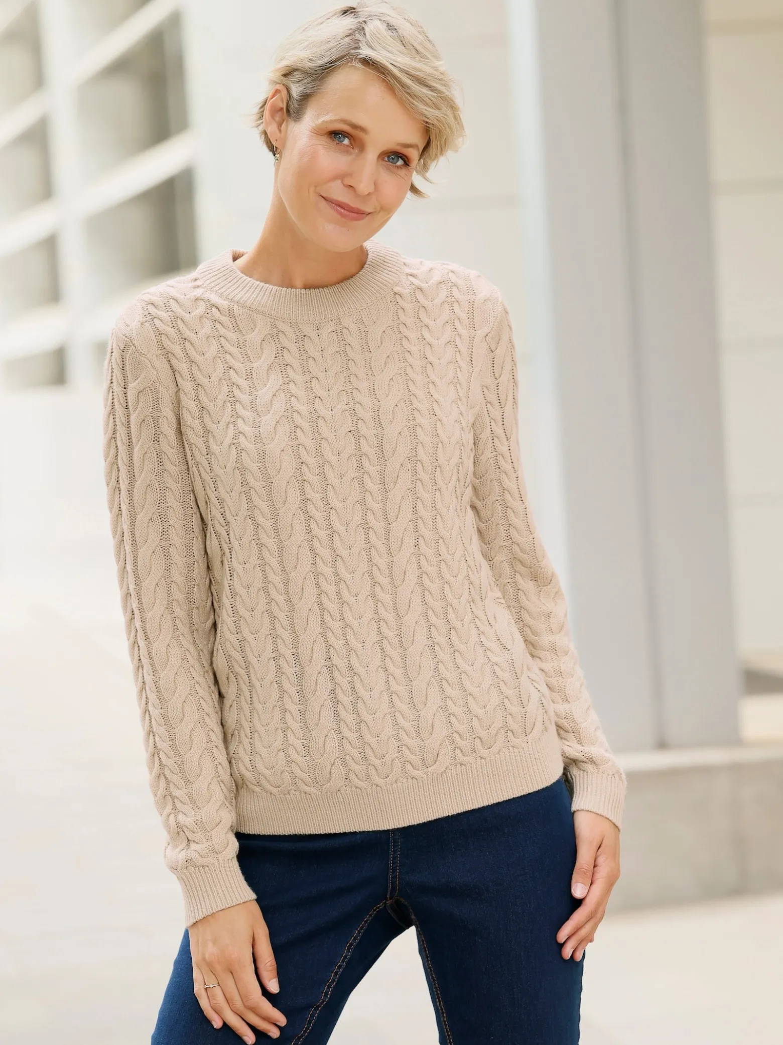 Langarm-Pullover mit Zopfmuster