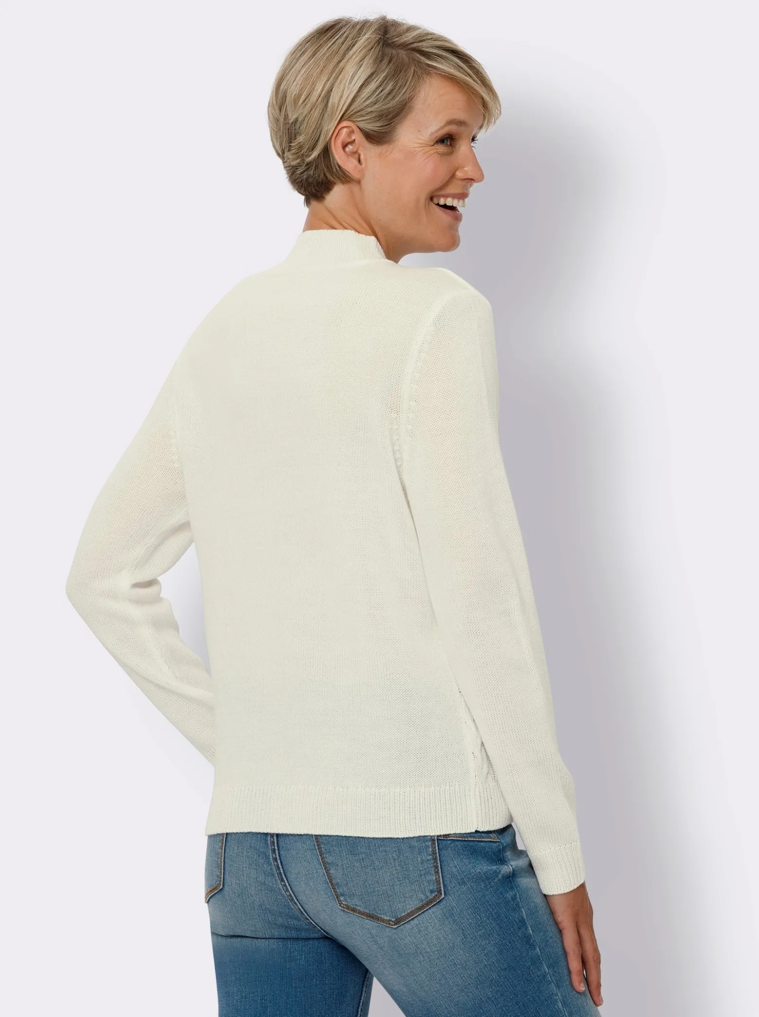 Langarm-Pullover mit Zopfmuster im Vorderteil