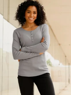 Langarmshirt mit Zierknopfleiste