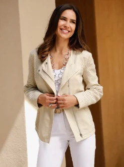 Lederimitatjacke mit Lasercut-Muster