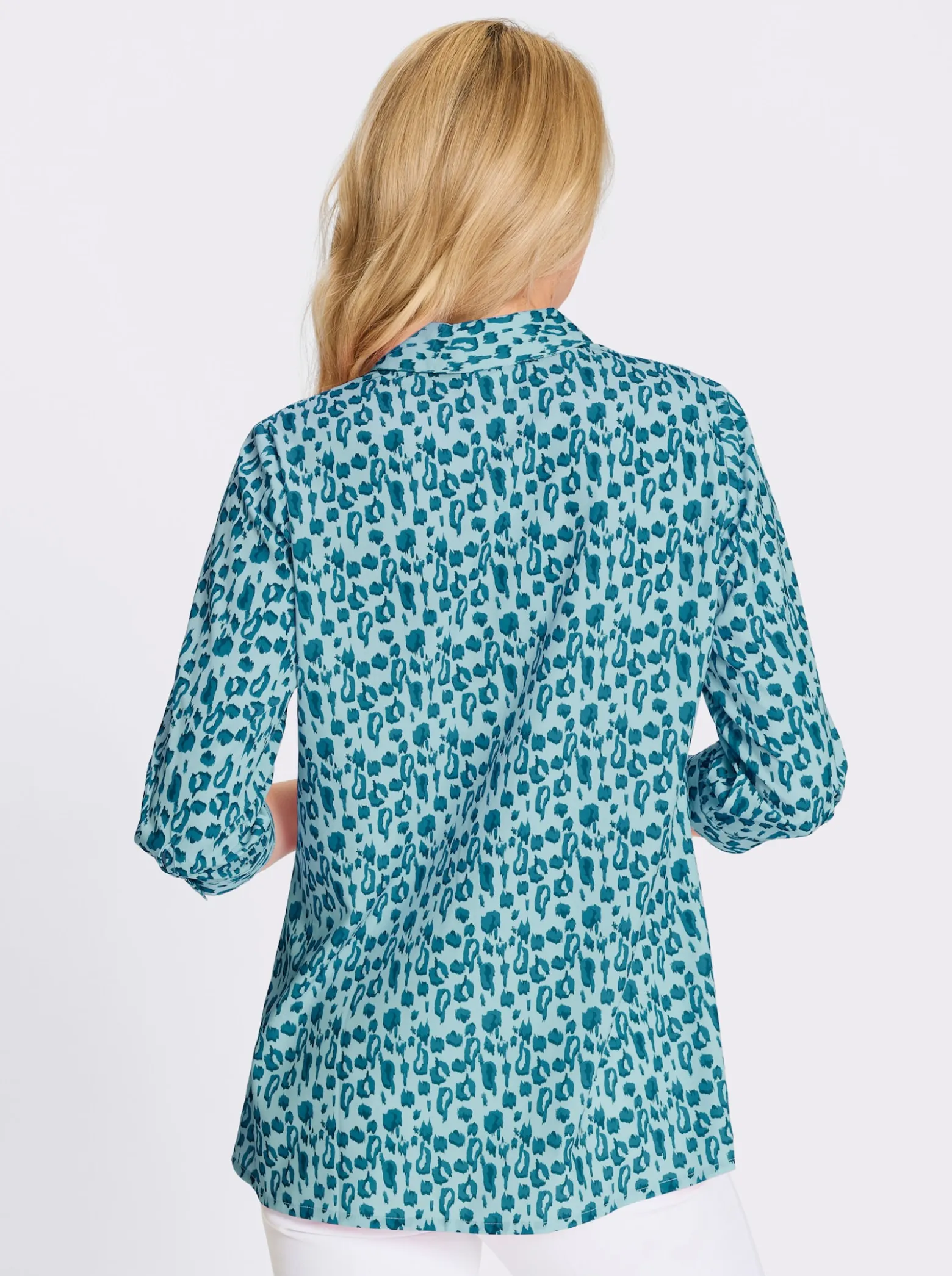 Longbluse im Leo-Muster