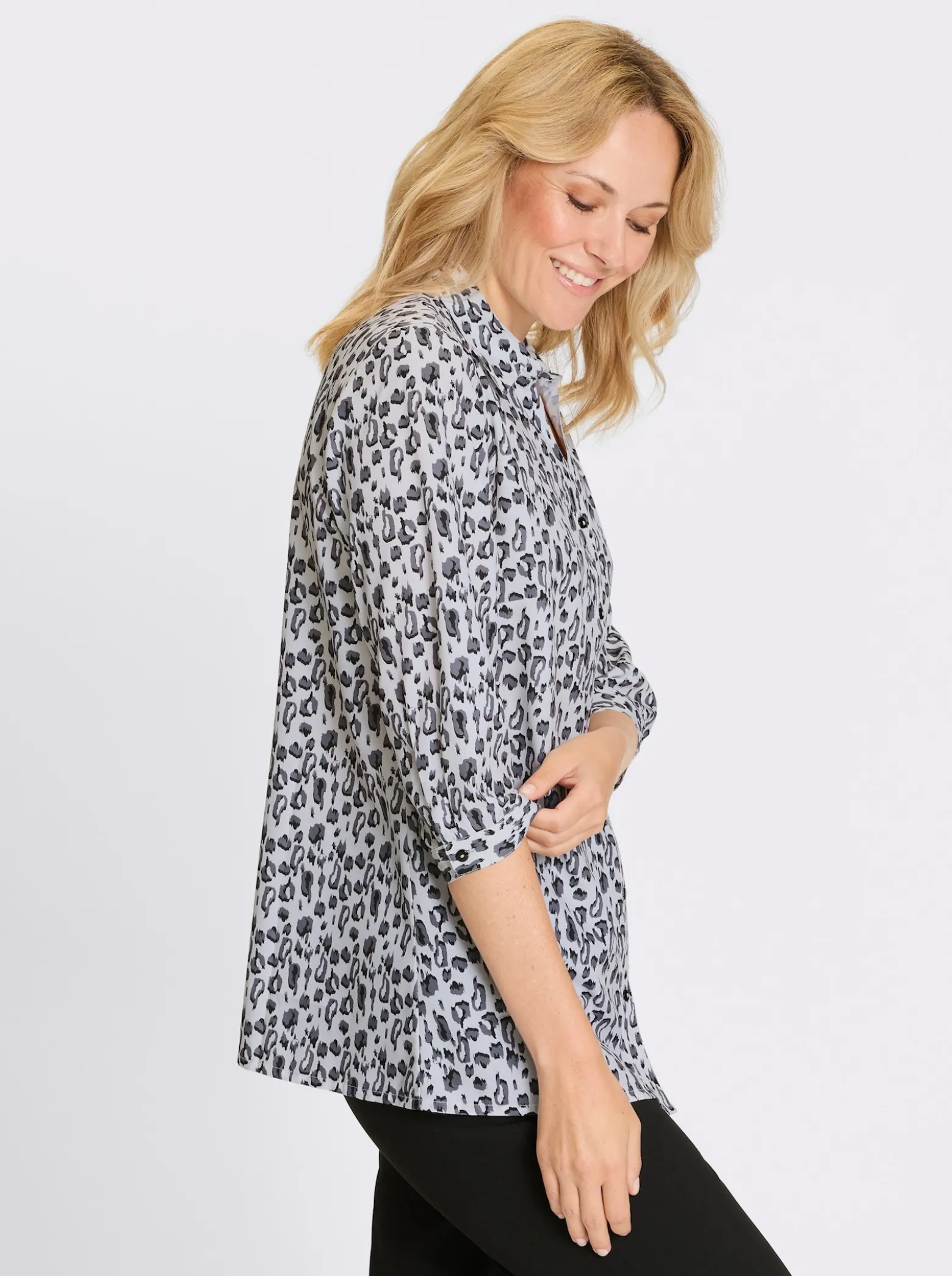 Longbluse im Leo-Muster