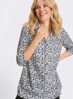 Longbluse im Leo-Muster