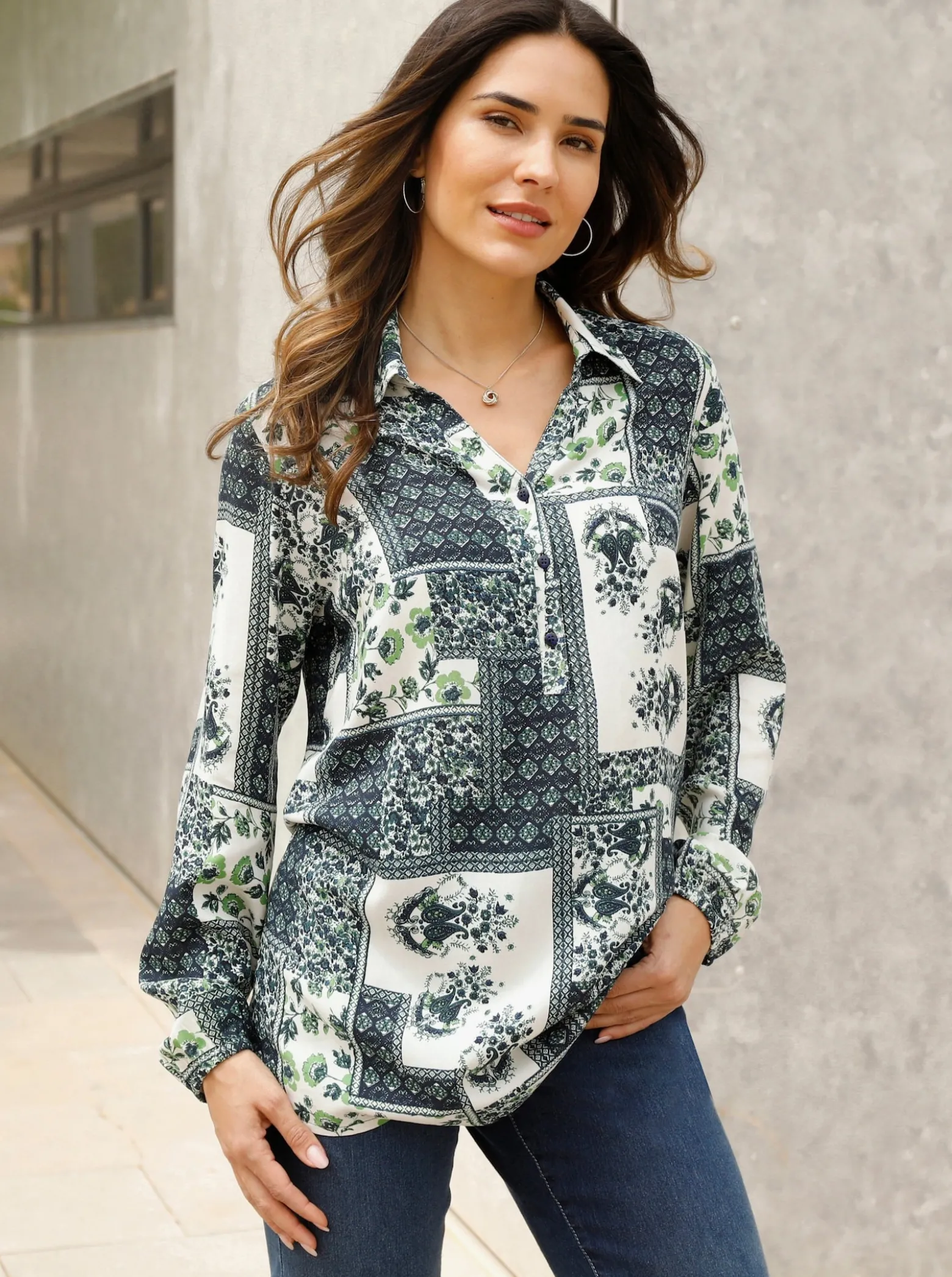 Longbluse im Paisley-Druck in Patch-Optik