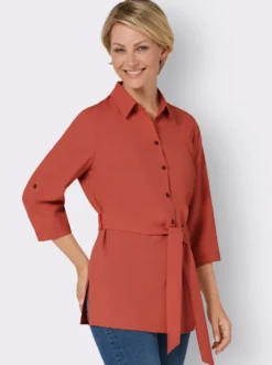 Longbluse mit Bindegürtel