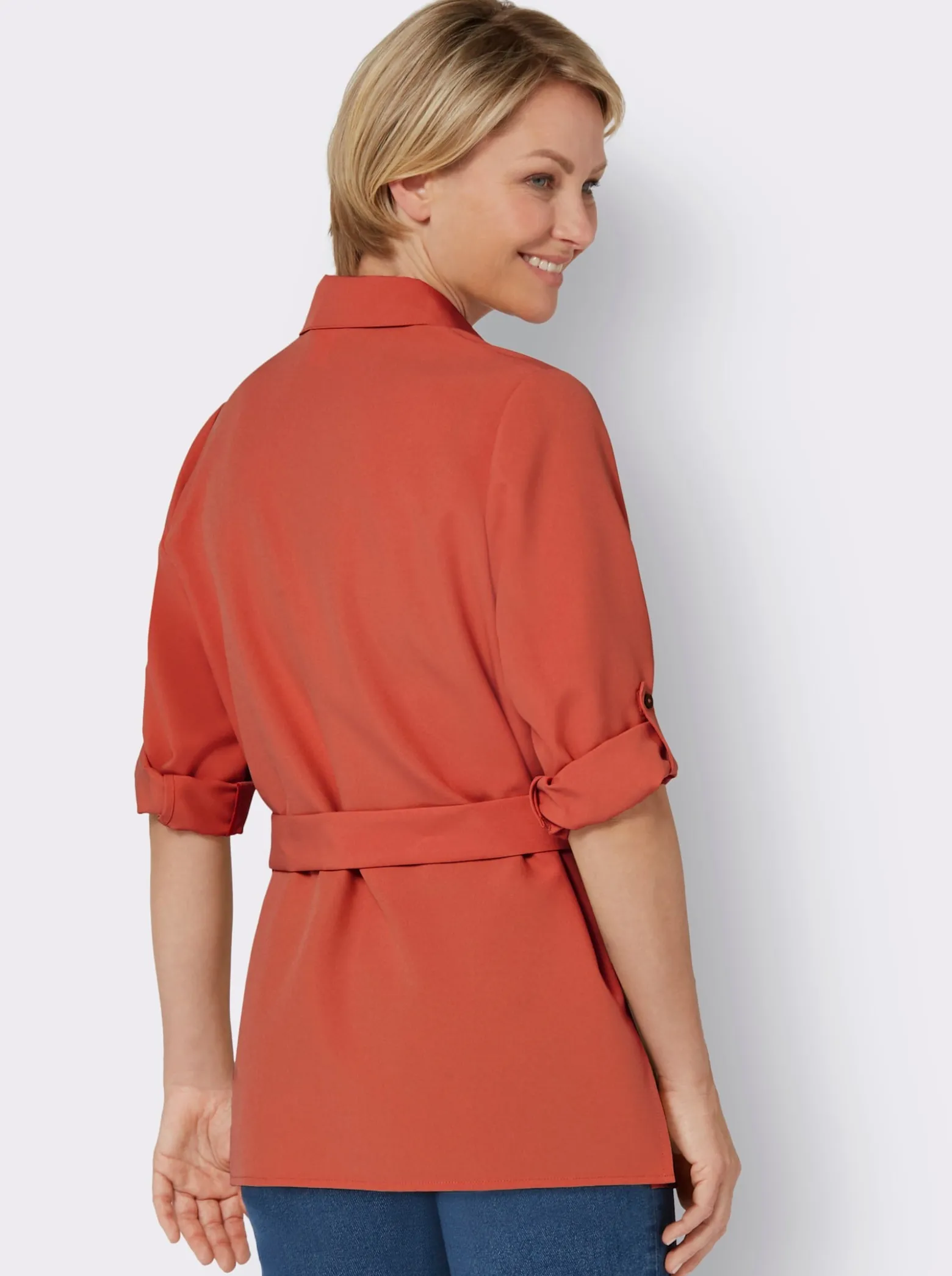 Longbluse mit Bindegürtel