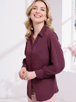 Longbluse mit Spitzenbesatz