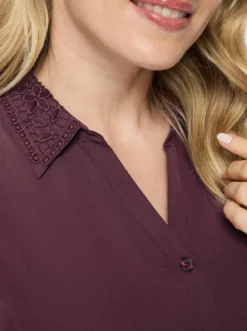 Longbluse mit Spitzenbesatz