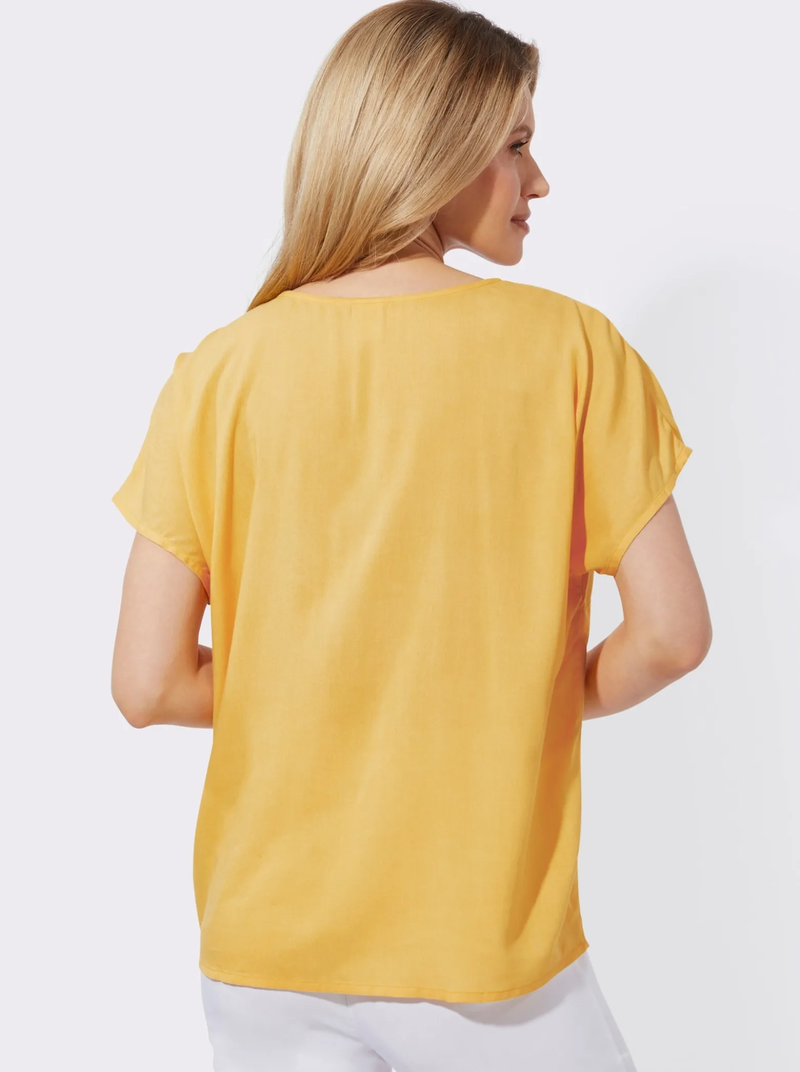 Longbluse mit Zierkette am Ausschnitt