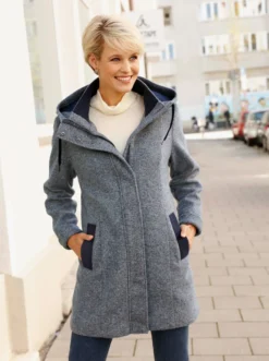 Longjacke mit weitenverstellbarer Kapuze