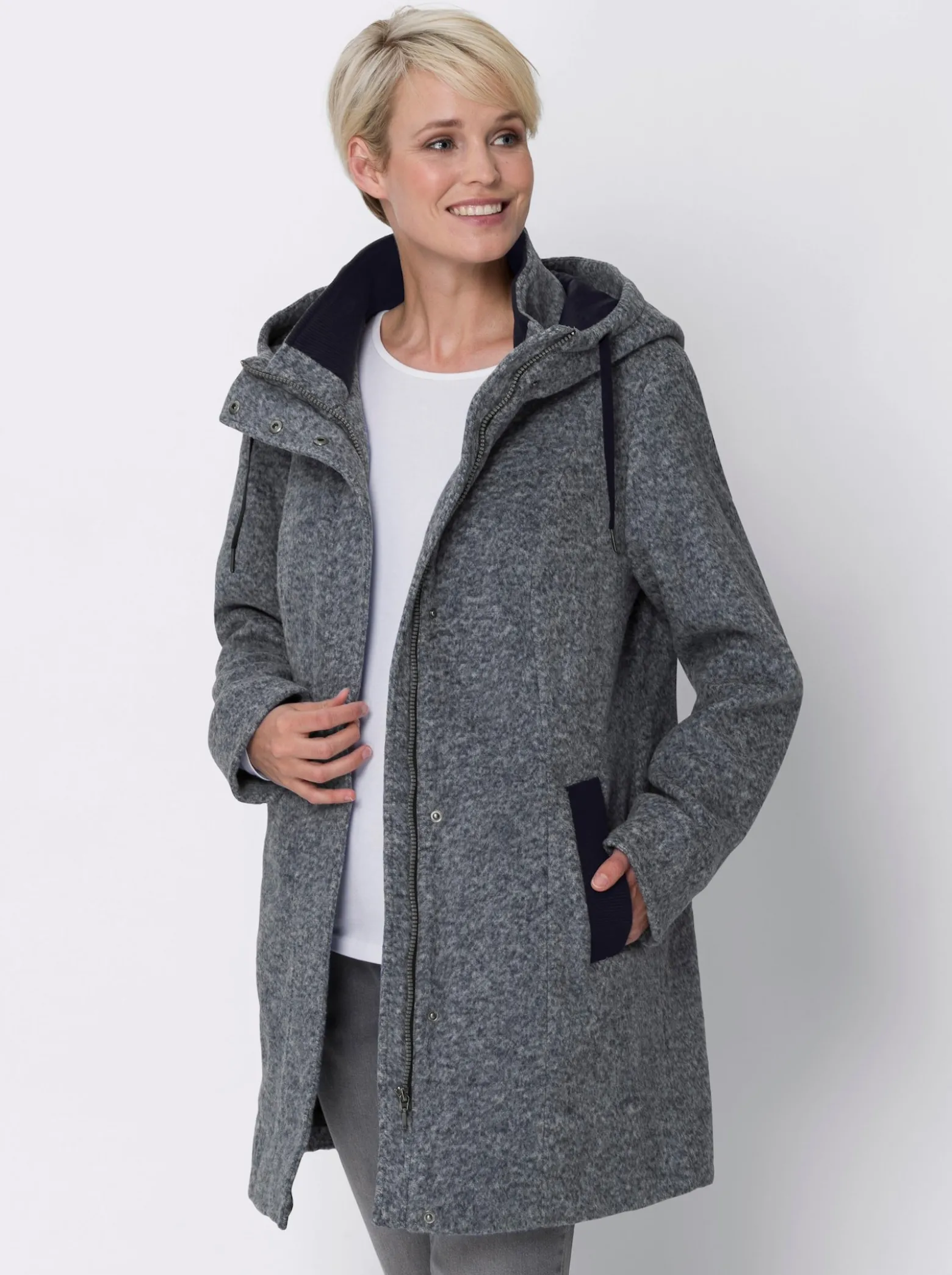 Longjacke mit weitenverstellbarer Kapuze