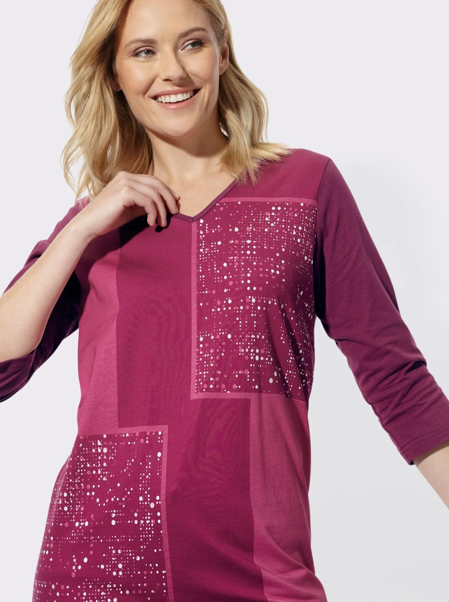 Longshirt mit platziertem Druckmuster