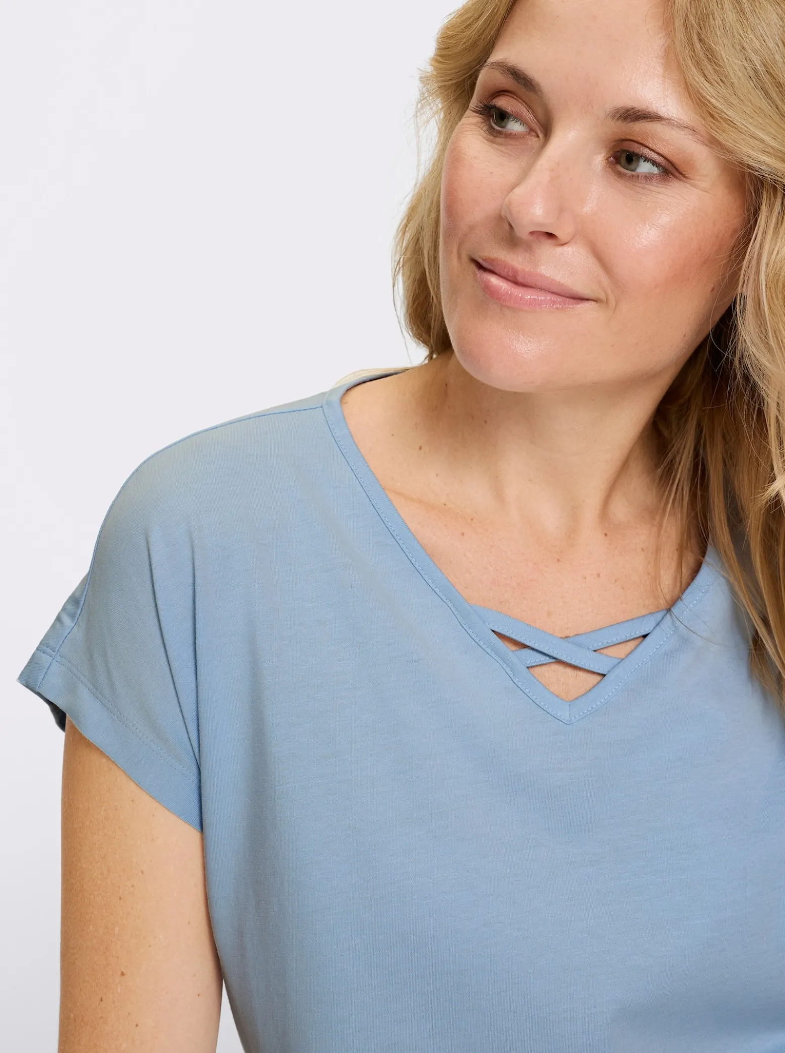 Longshirt mit Zierbändern am Ausschnitt