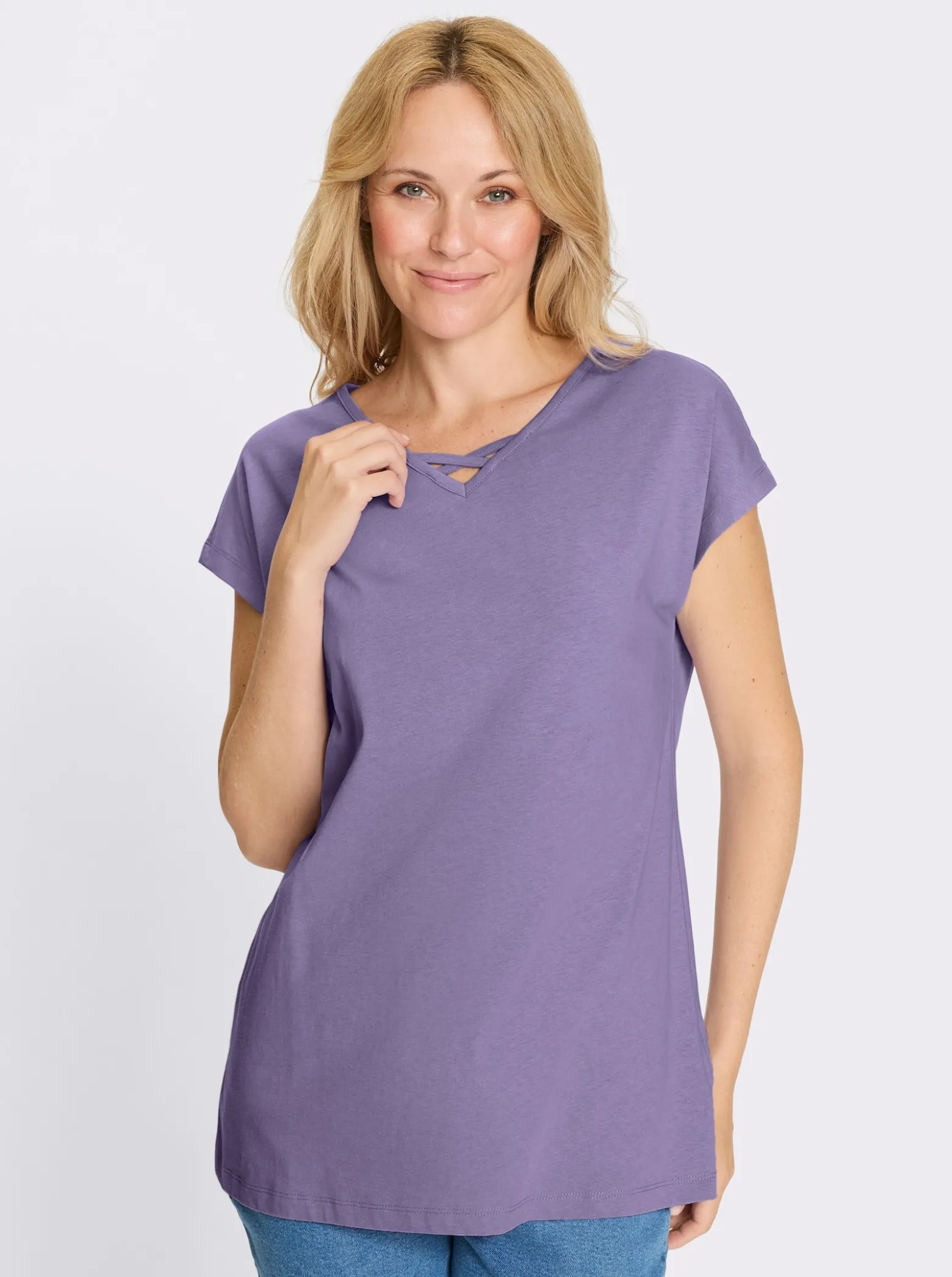 Longshirt mit Zierbändern am Ausschnitt