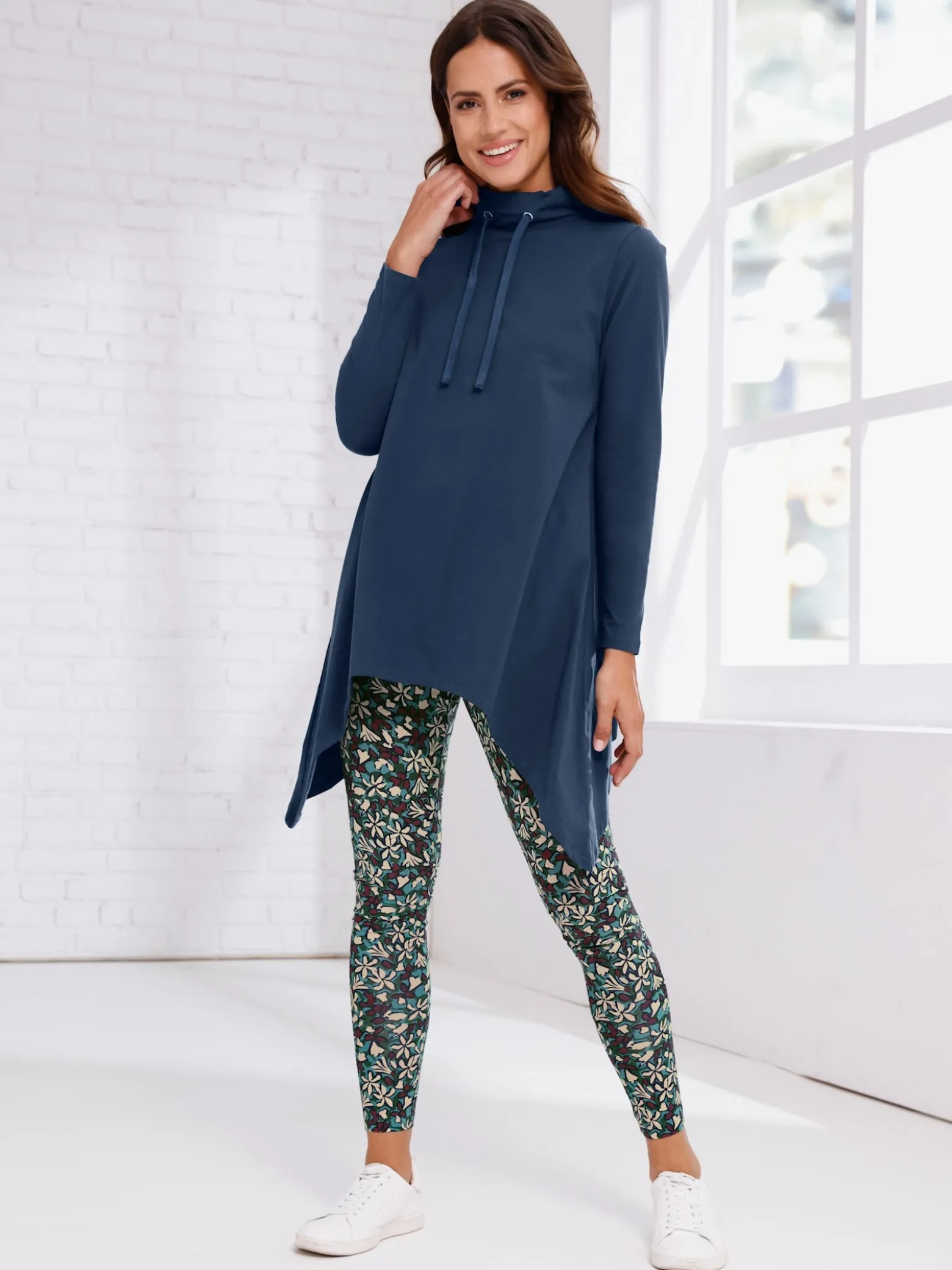 Longshirt mit zipfeligem Saum