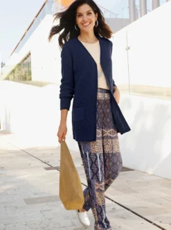 Longstrickjacke in offener Form