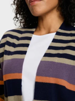 Longstrickjacke in offener Form