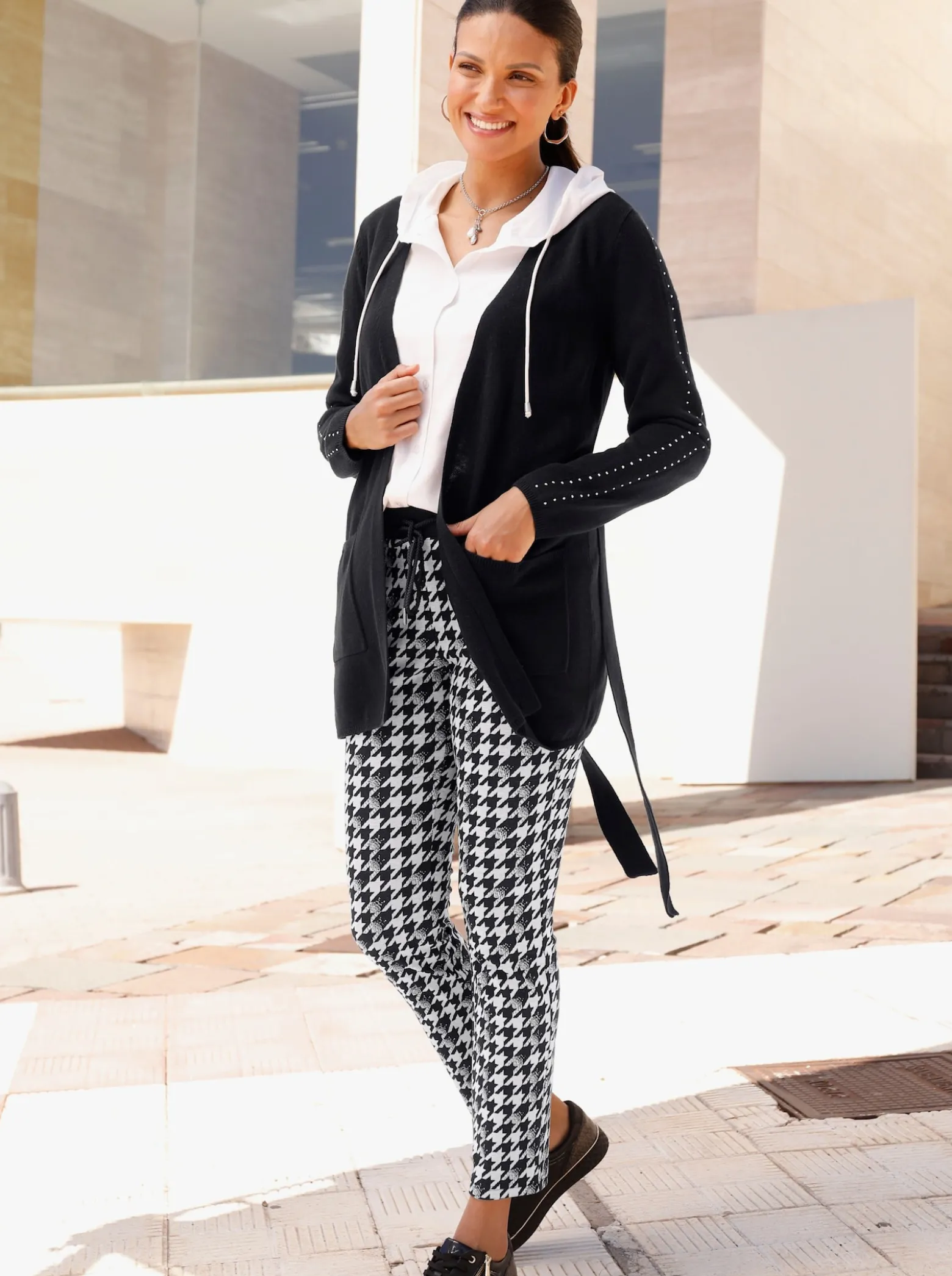 Longstrickjacke mit Bindegürtel