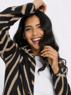 Longstrickjacke mit grafischem Jacquardmuster