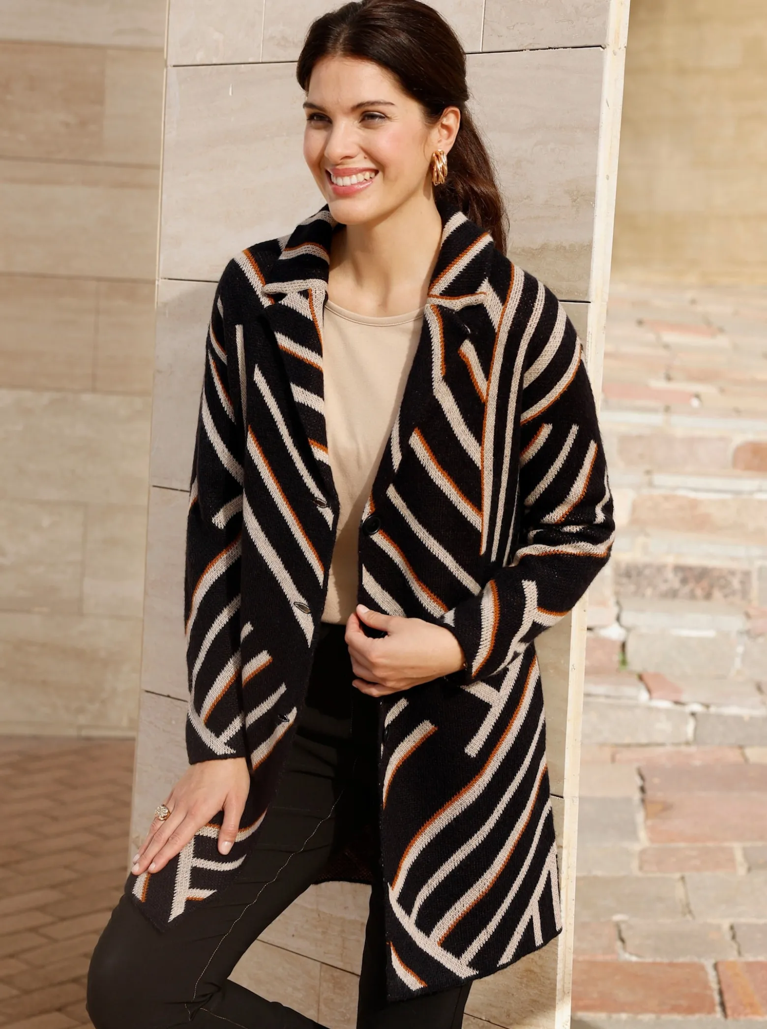 Longstrickjacke mit grafischem Jacquardmuster