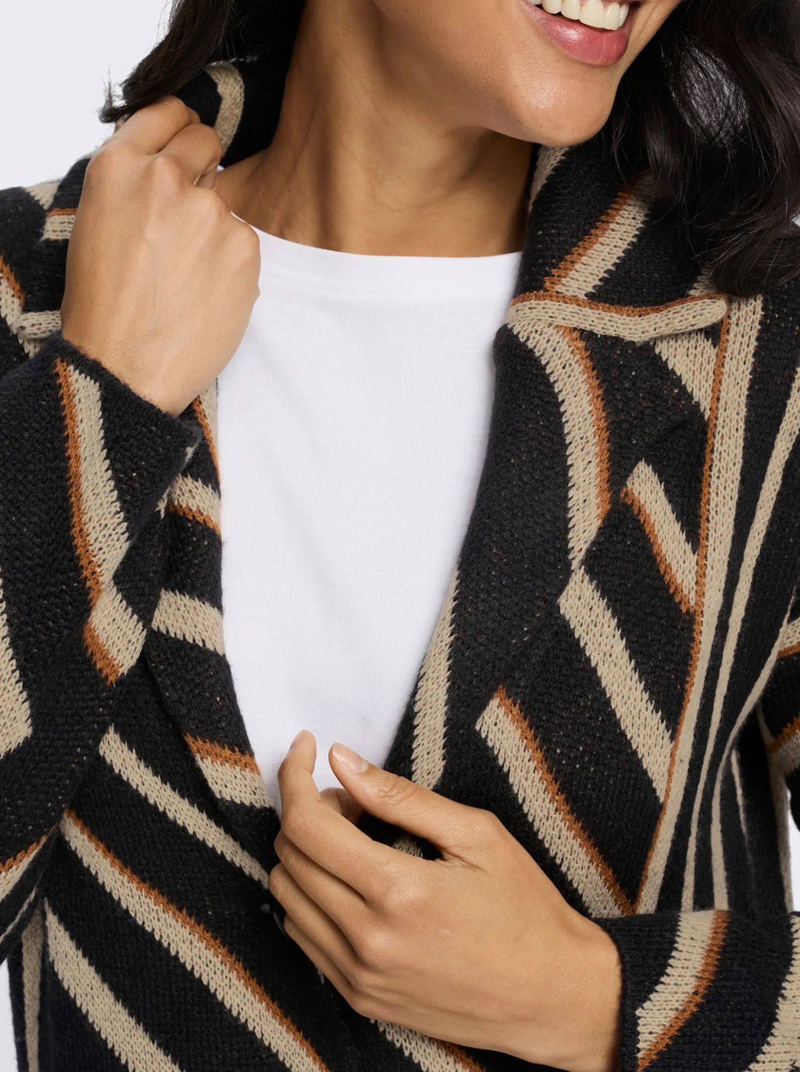 Longstrickjacke mit grafischem Jacquardmuster