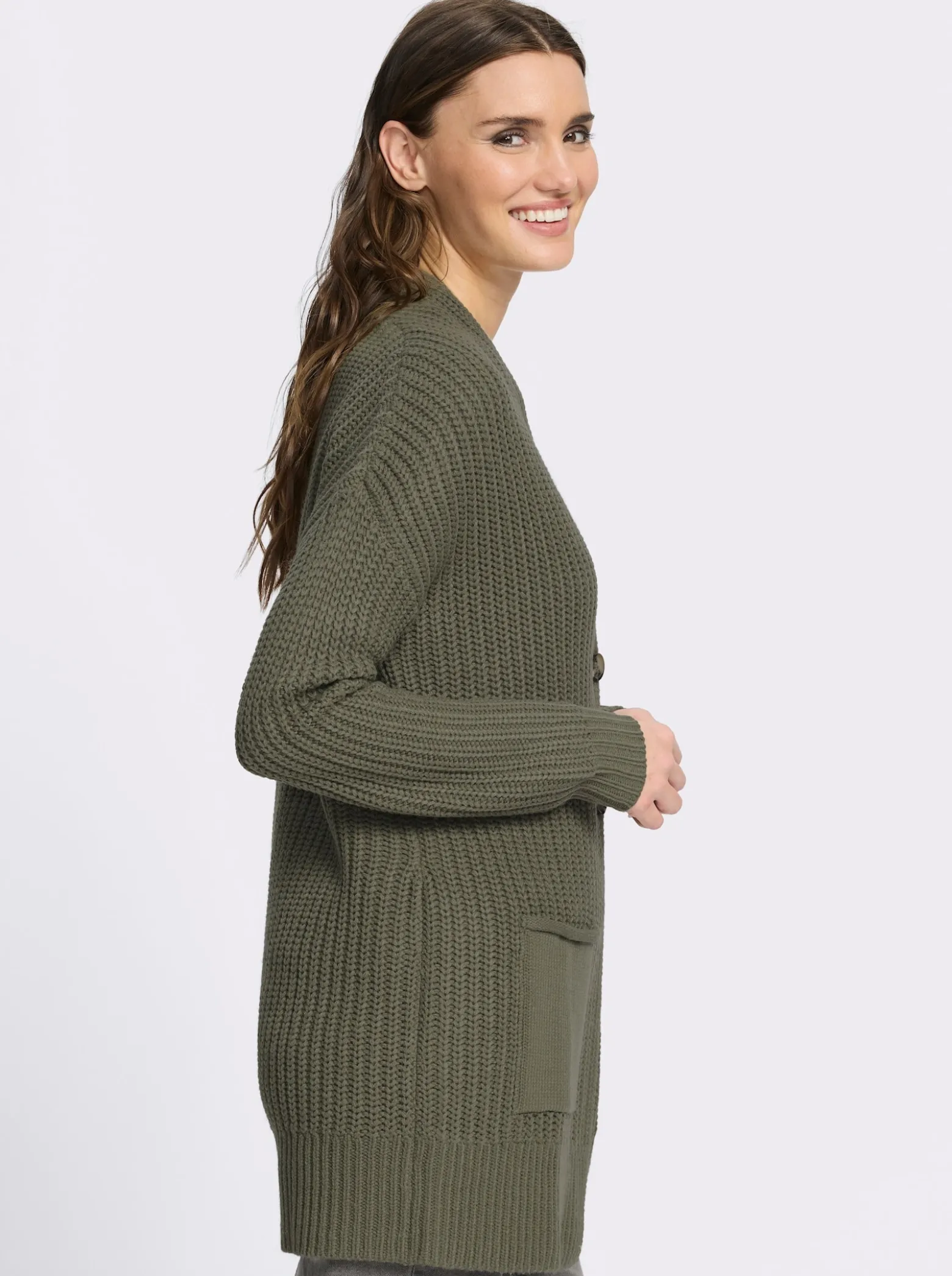 Longstrickjacke mit Knöpfen in Horn-Optik